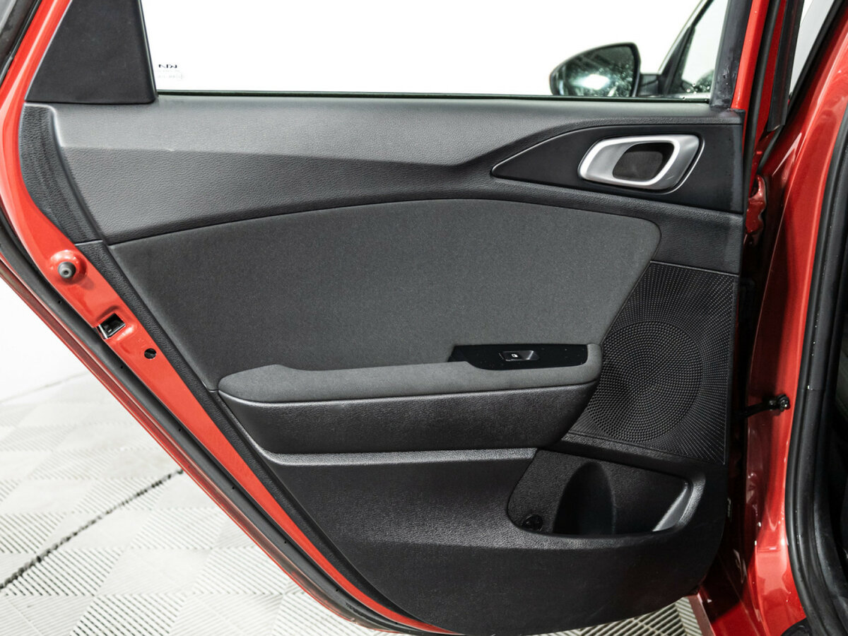 Купить Kia Ceed с пробегом. Фото: #22
