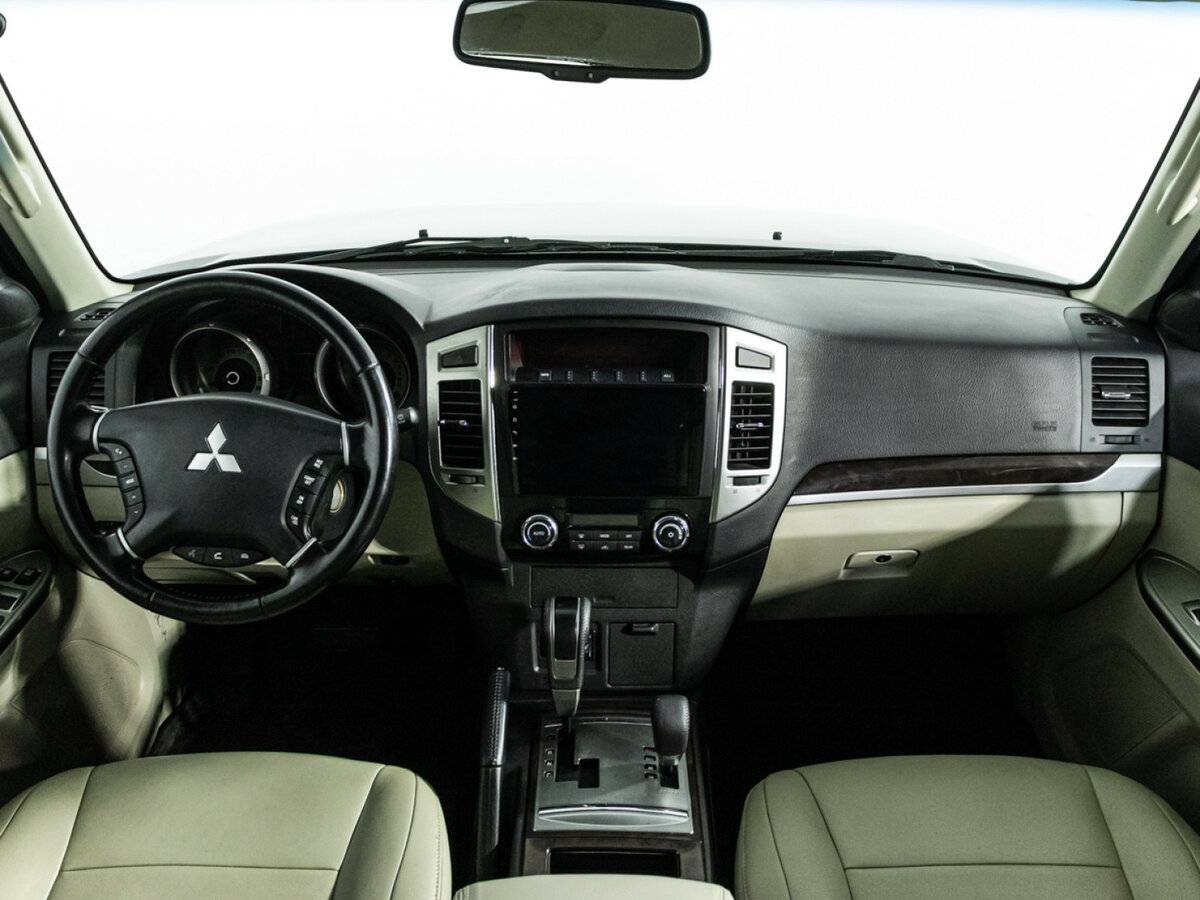 Купить Mitsubishi Pajero с пробегом. Фото: #10