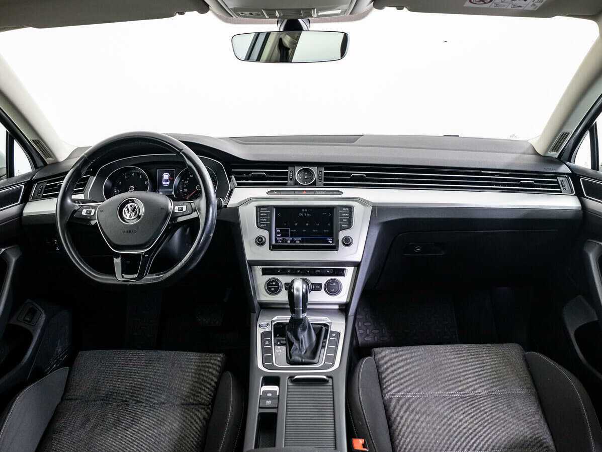 Купить Volkswagen Passat с пробегом. Фото: #10