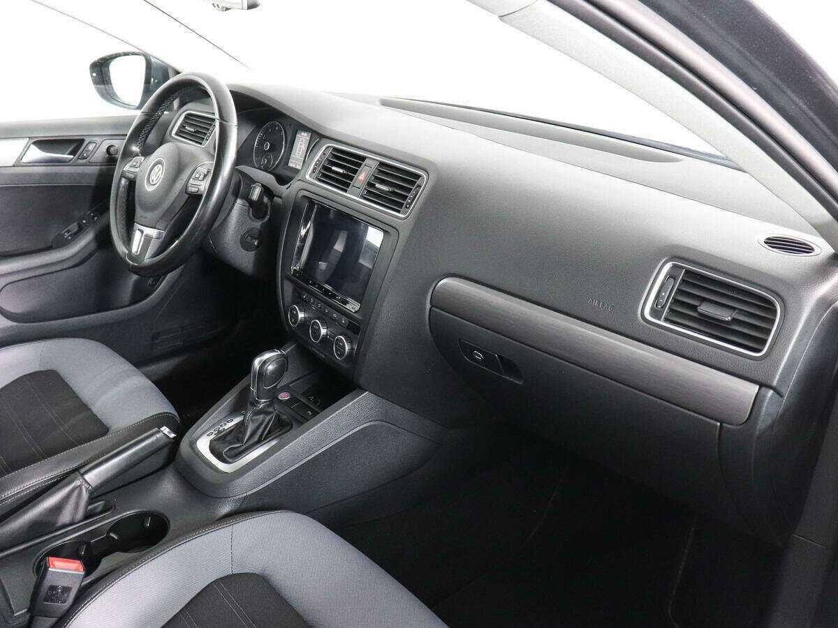 Купить Volkswagen Jetta с пробегом. Фото: #8