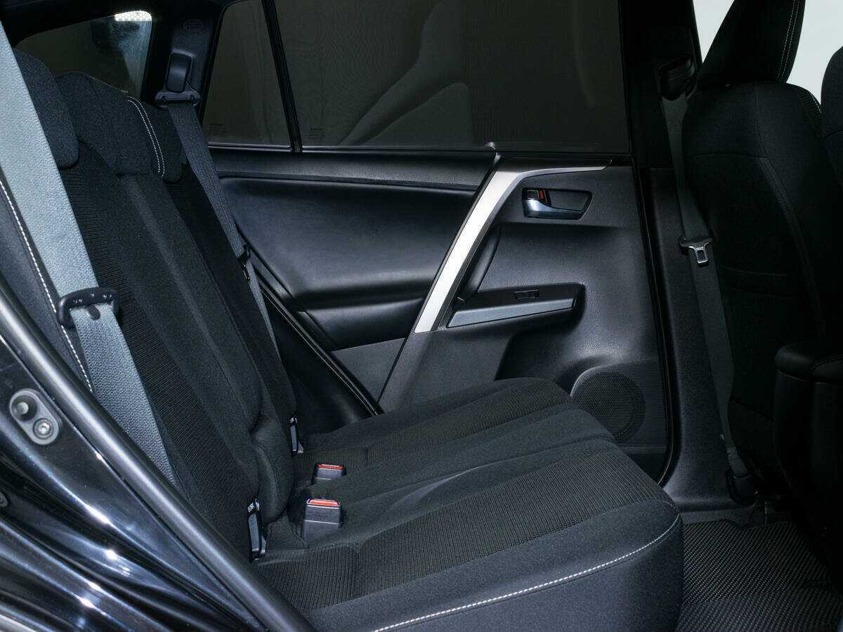 Купить Toyota RAV4 с пробегом. Фото: #11