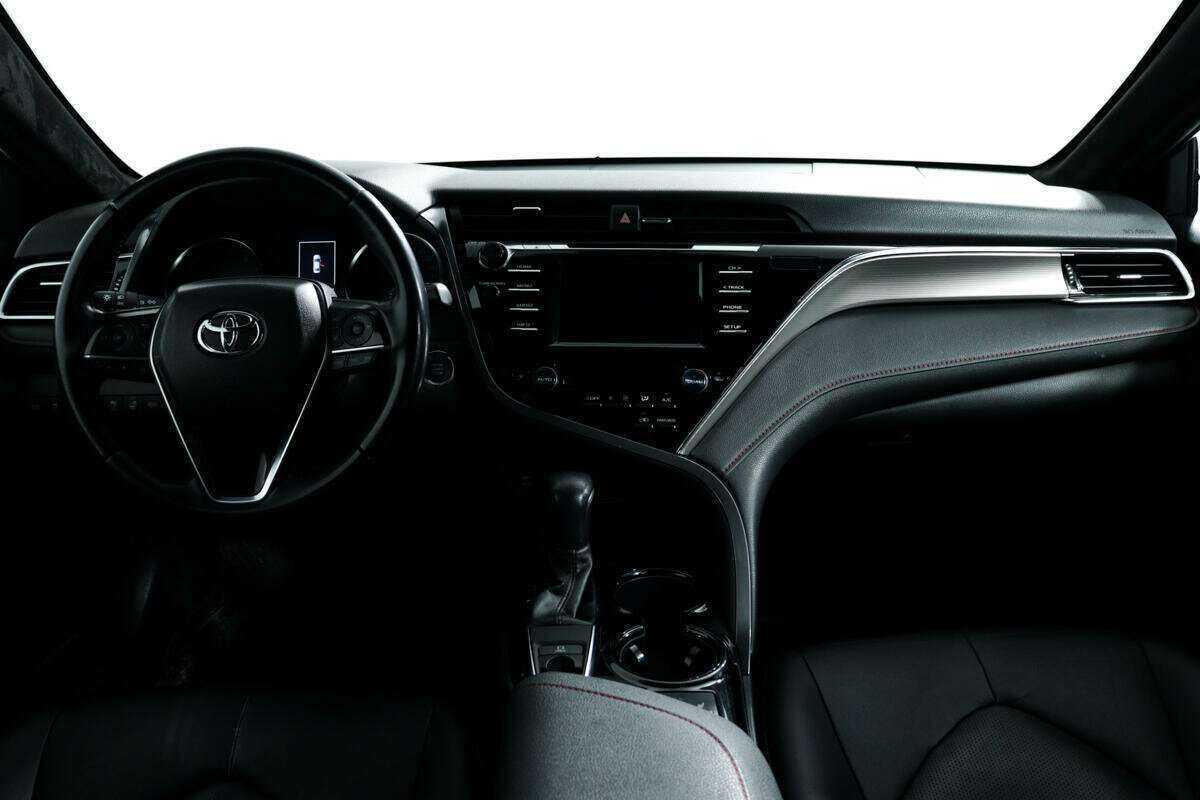 Купить Toyota Camry с пробегом. Фото: #10