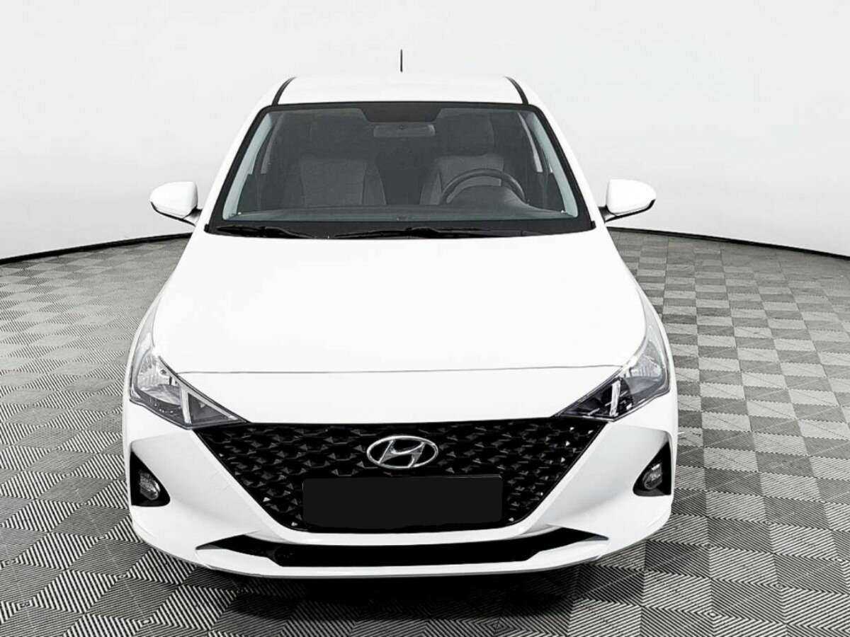 Купить Hyundai Solaris с пробегом. Фото: #1
