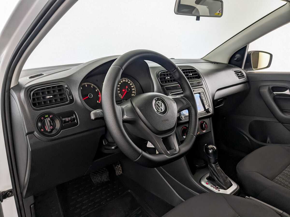 Купить Volkswagen Polo с пробегом. Фото: #15