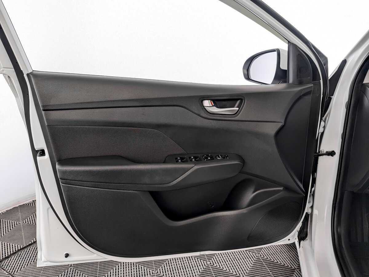 Купить Hyundai Solaris с пробегом. Фото: #17