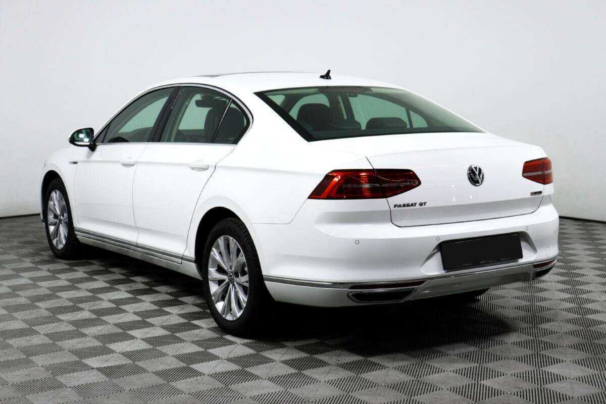 Купить Volkswagen Passat с пробегом. Фото: #5
