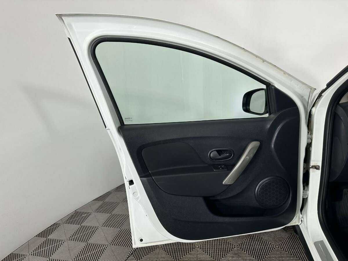Купить Renault Sandero с пробегом. Фото: #7