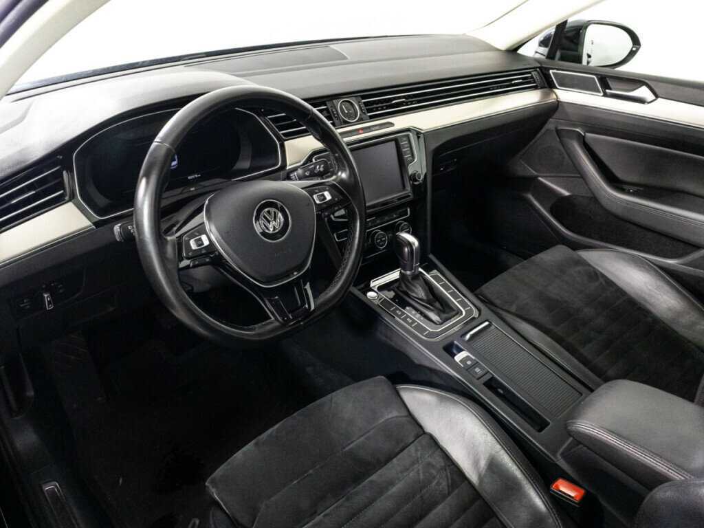 Купить Volkswagen Passat с пробегом. Фото: #10