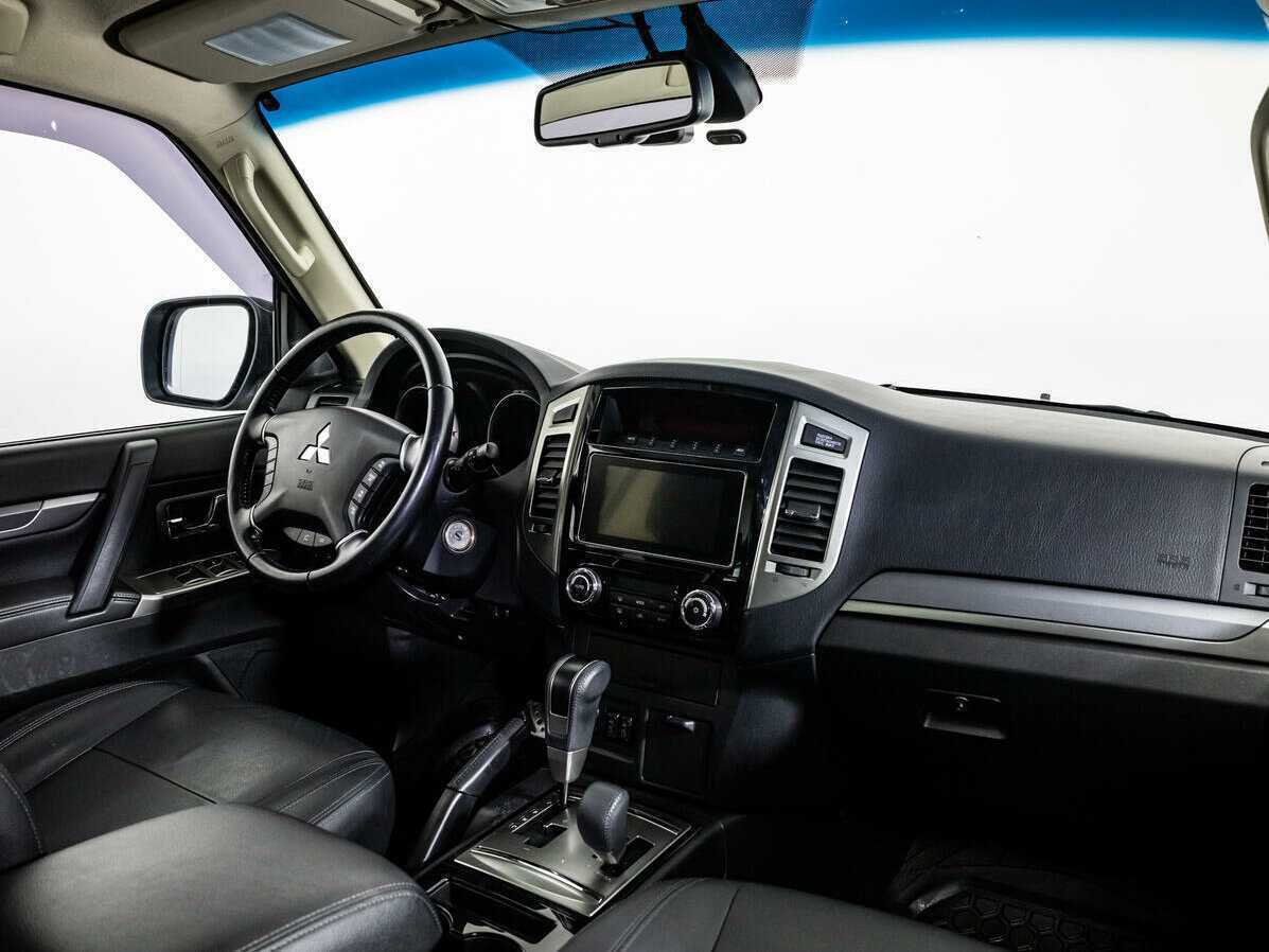 Купить Mitsubishi Pajero с пробегом. Фото: #8