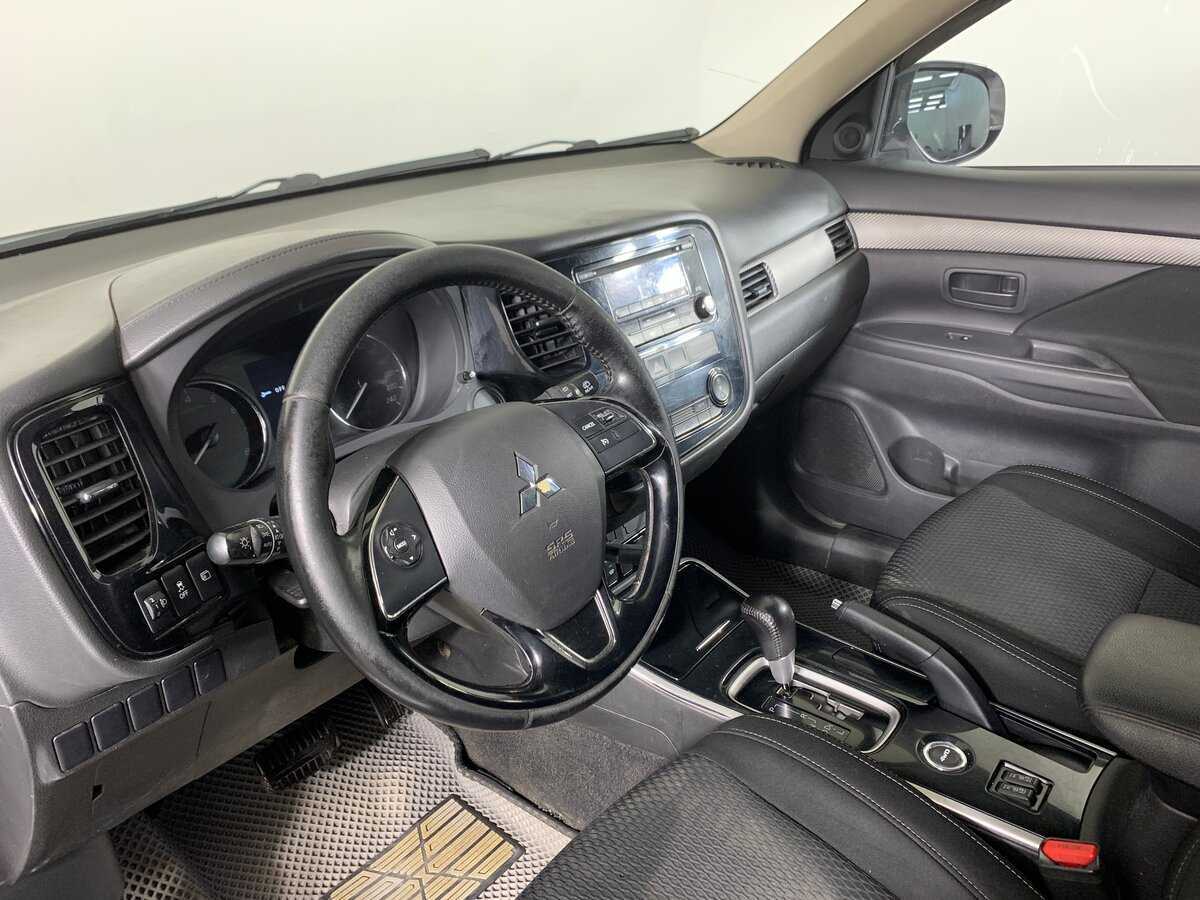 Купить Mitsubishi Outlander с пробегом. Фото: #11