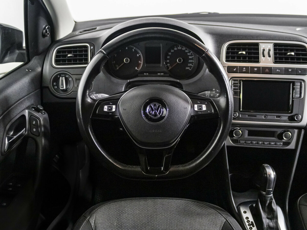 Купить Volkswagen Polo с пробегом. Фото: #11