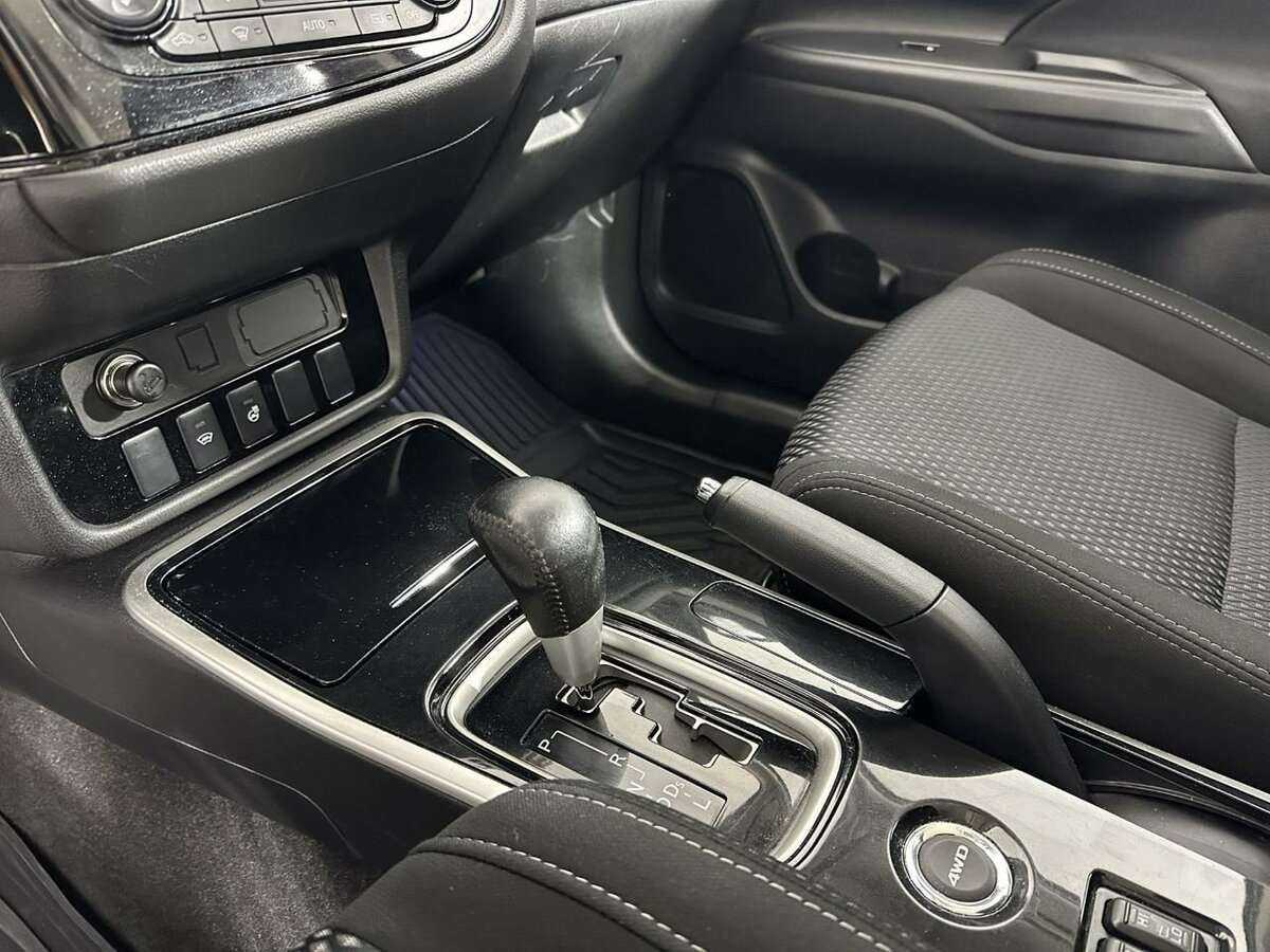 Купить Mitsubishi Outlander с пробегом. Фото: #12