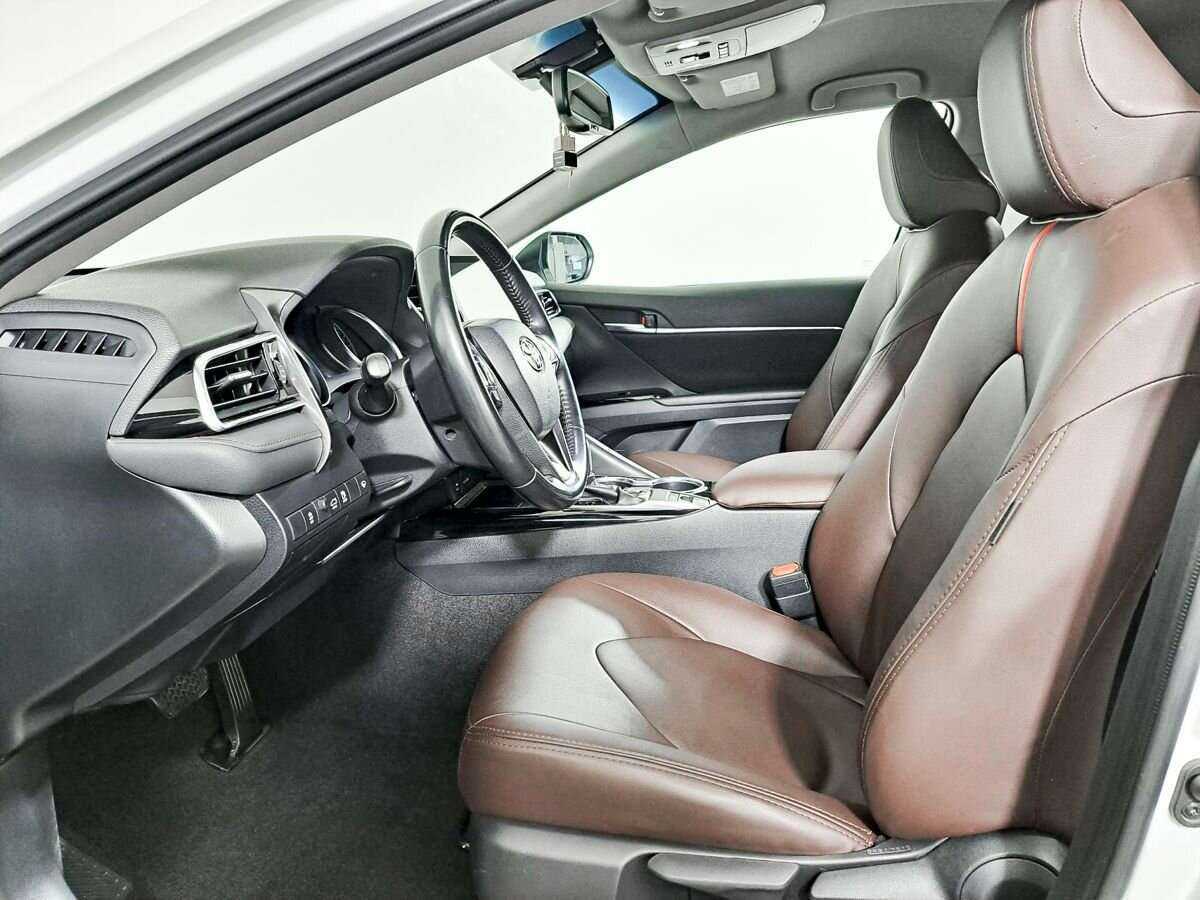 Купить Toyota Camry с пробегом. Фото: #13