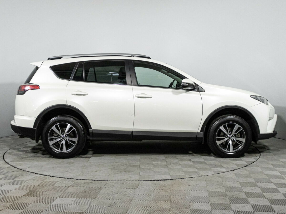 Купить Toyota RAV4 с пробегом. Фото: #3