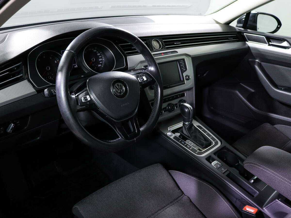 Купить Volkswagen Passat с пробегом. Фото: #13