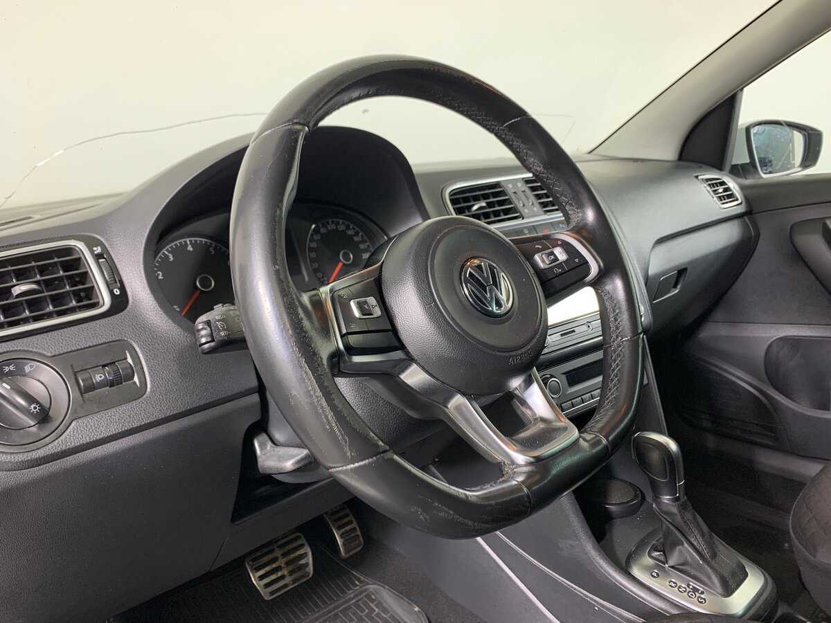 Купить Volkswagen Polo с пробегом. Фото: #11