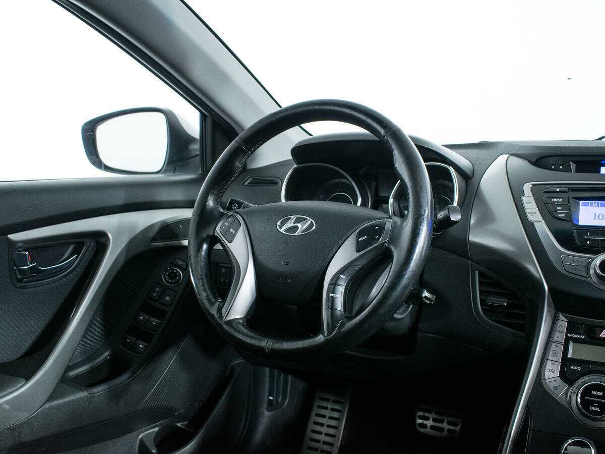 Купить Hyundai Elantra с пробегом. Фото: #13