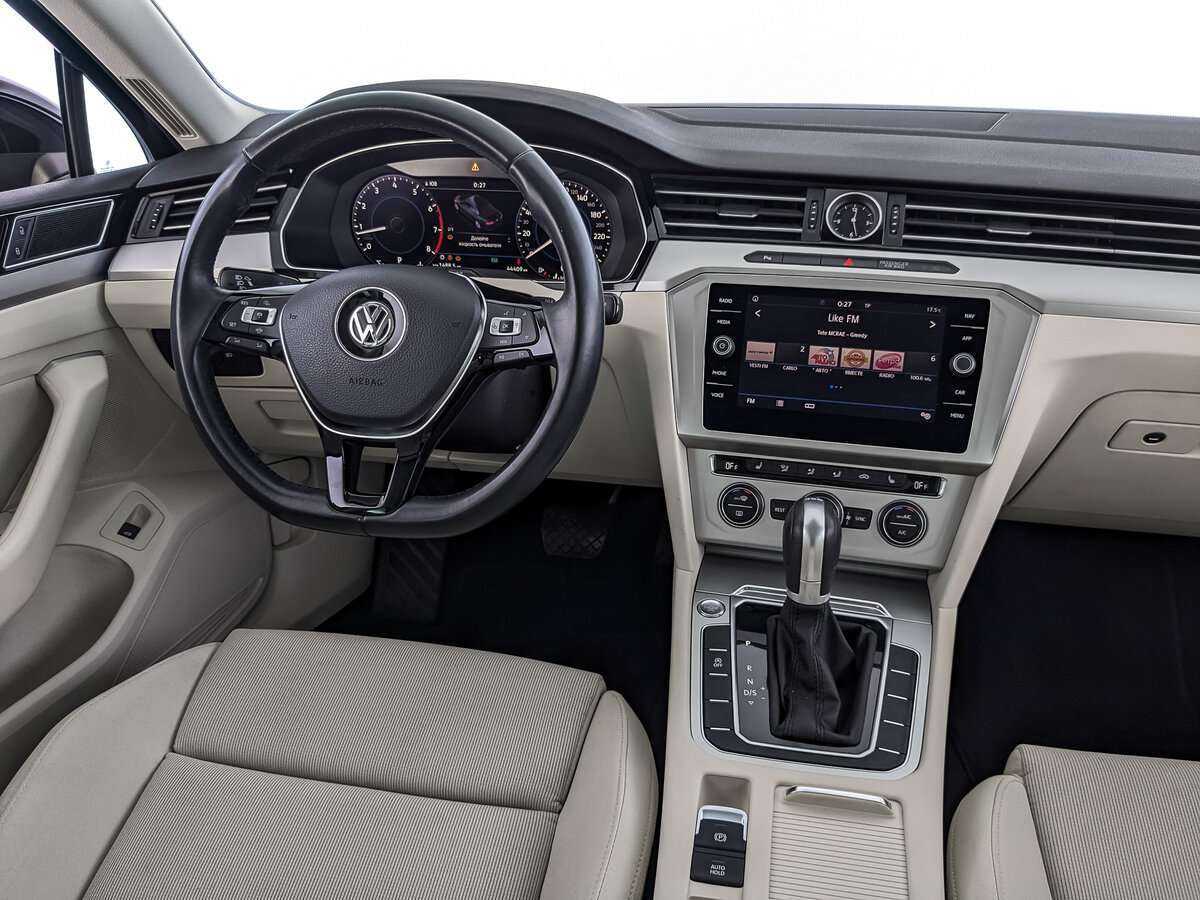 Купить Volkswagen Passat с пробегом. Фото: #16