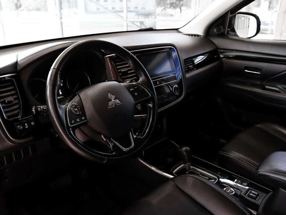 Купить Mitsubishi Outlander с пробегом. Фото: #8