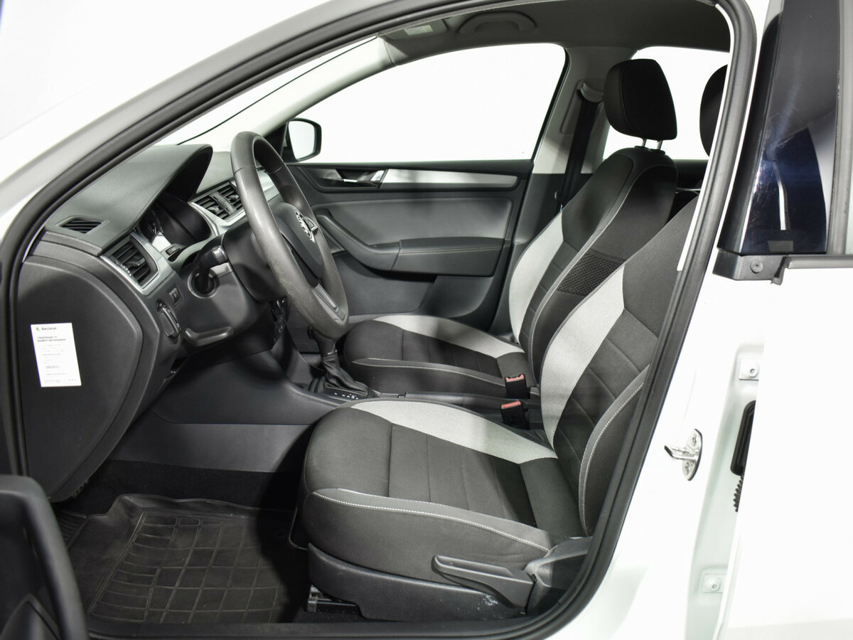 Купить Skoda Rapid с пробегом. Фото: #9