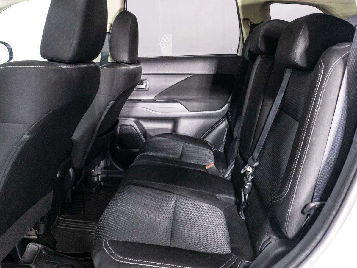 Купить Mitsubishi Outlander с пробегом. Фото: #9