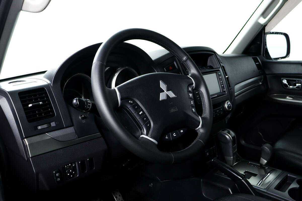 Купить Mitsubishi Pajero с пробегом. Фото: #12