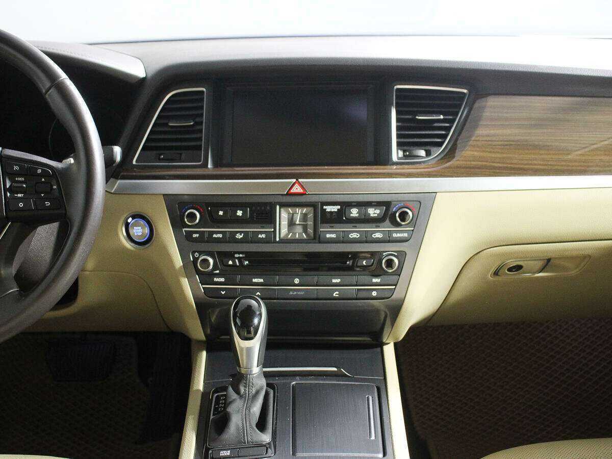 Купить Hyundai Genesis с пробегом. Фото: #10