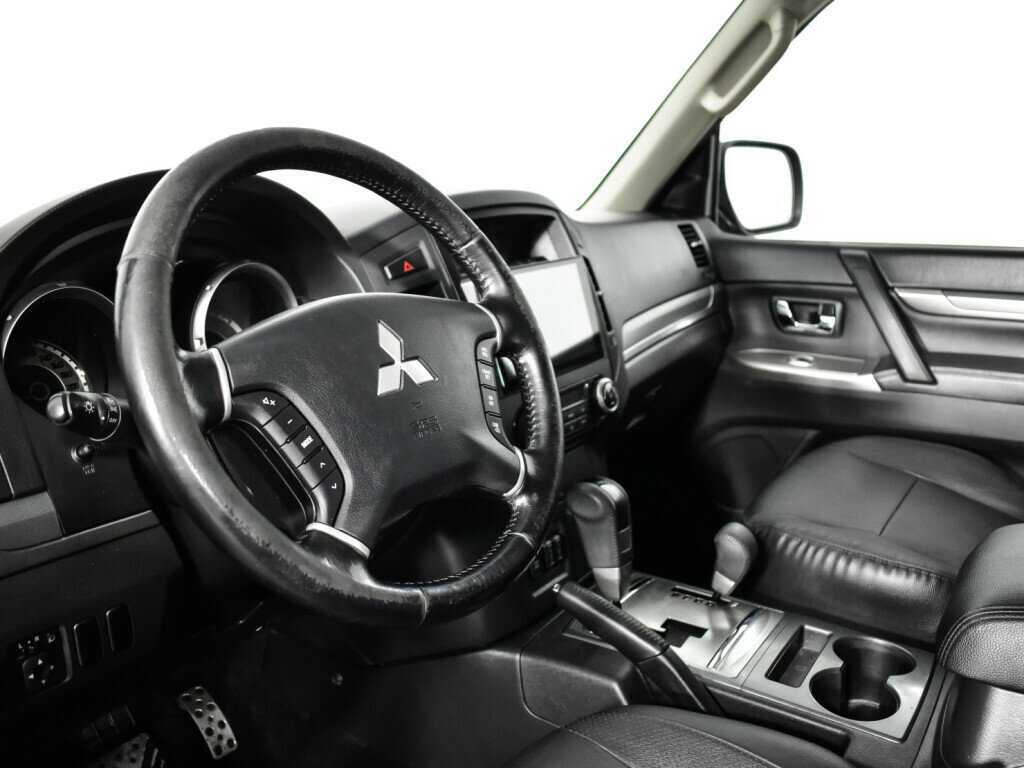 Купить Mitsubishi Pajero с пробегом. Фото: #12