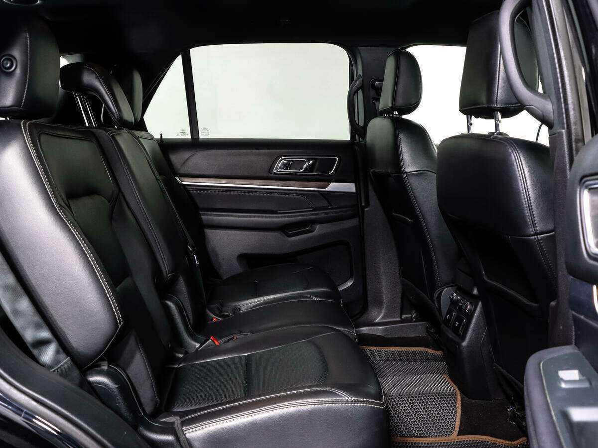 Купить Ford Explorer с пробегом. Фото: #14