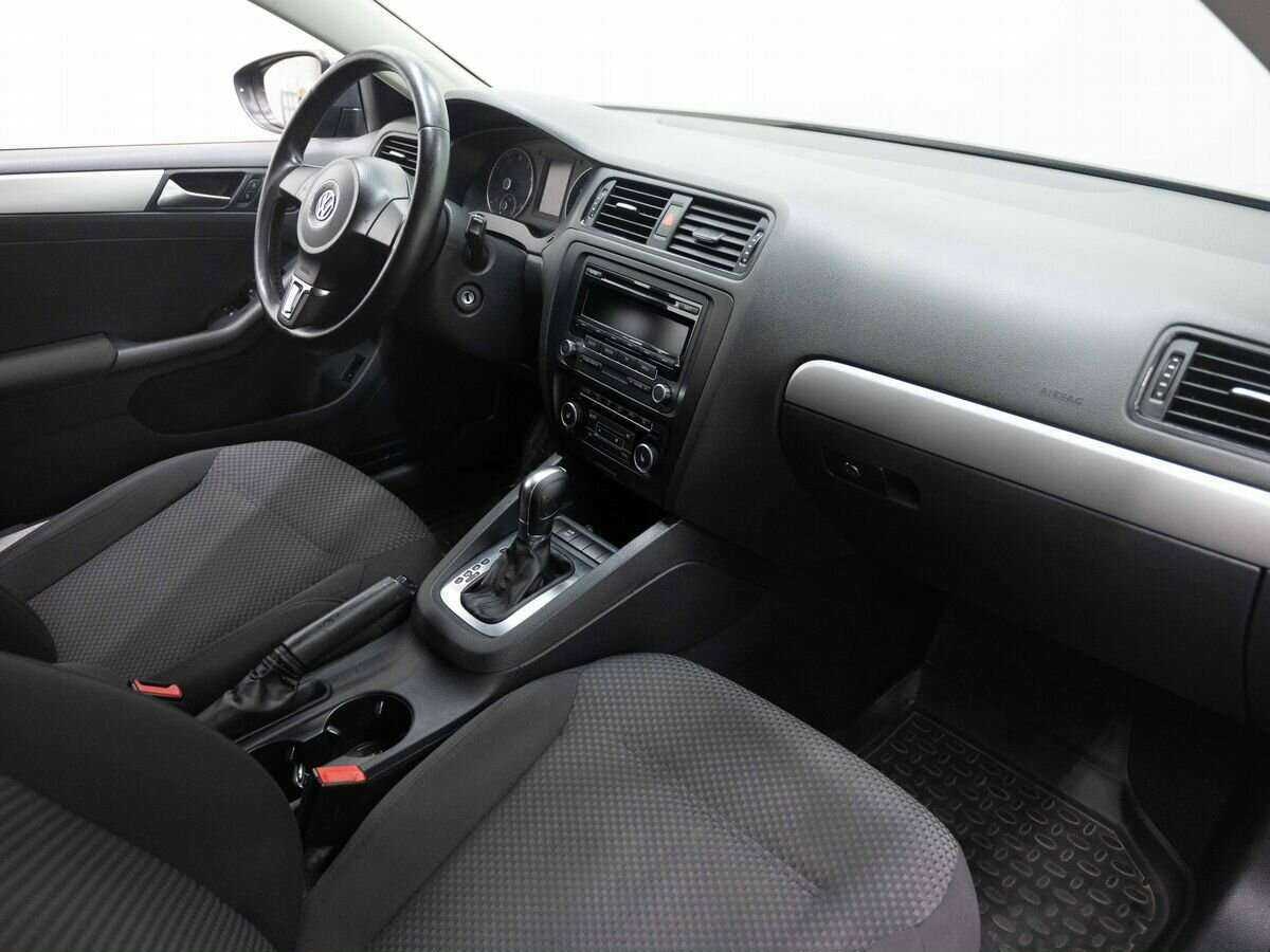 Купить Volkswagen Jetta с пробегом. Фото: #9