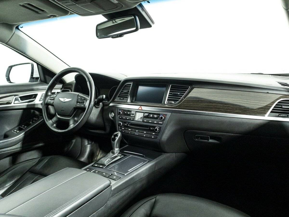 Купить Hyundai Genesis с пробегом. Фото: #8
