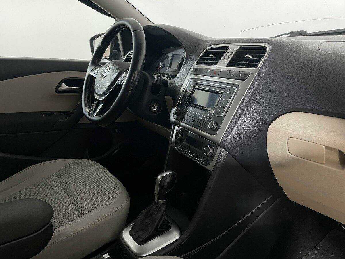 Купить Volkswagen Polo с пробегом. Фото: #8