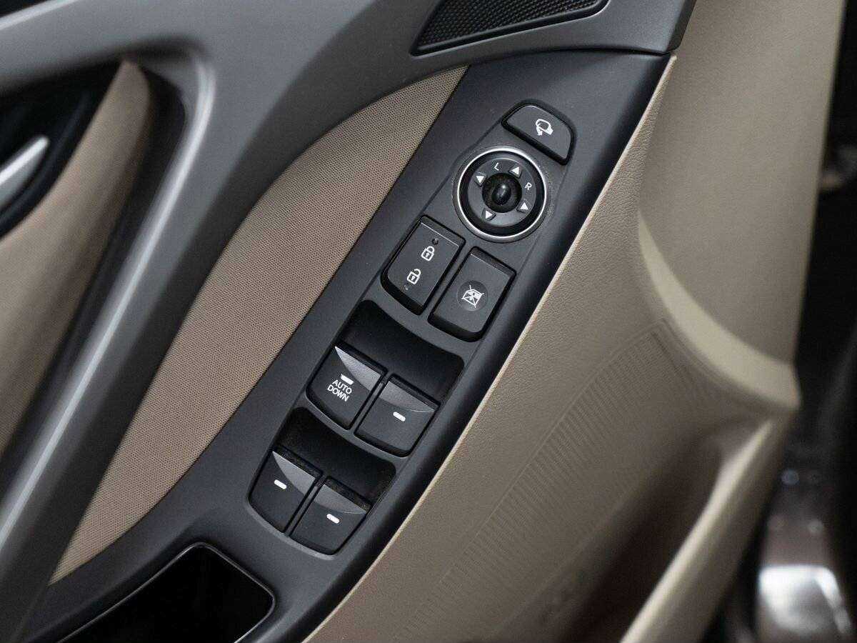 Купить Hyundai Elantra с пробегом. Фото: #14