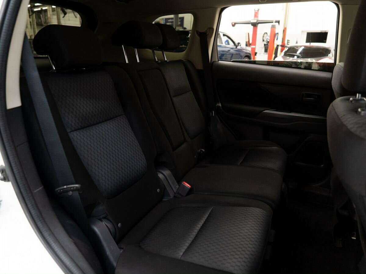 Купить Mitsubishi Outlander с пробегом. Фото: #10
