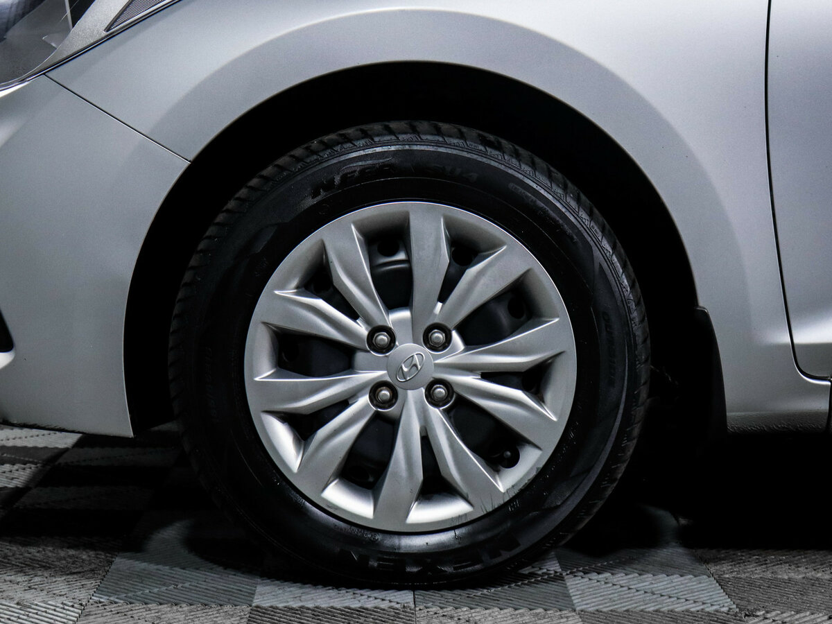 Купить Hyundai Solaris с пробегом. Фото: #11