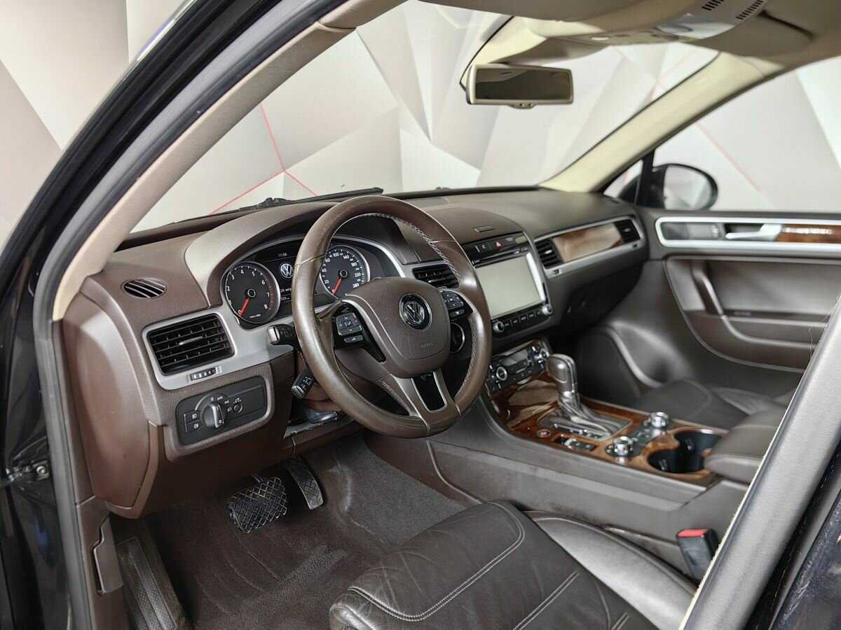 Купить Volkswagen Touareg с пробегом. Фото: #12