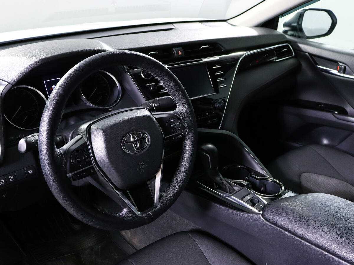 Купить Toyota Camry с пробегом. Фото: #11