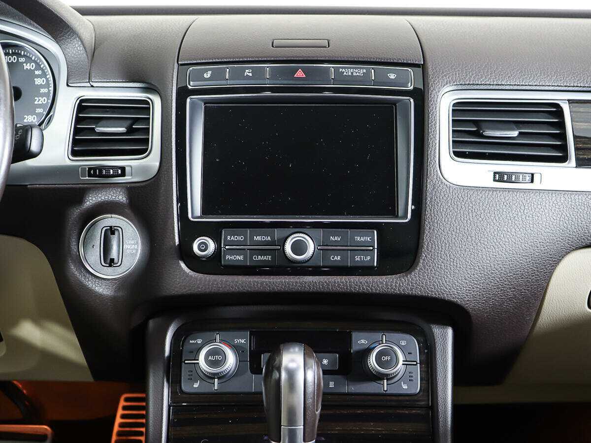 Купить Volkswagen Touareg с пробегом. Фото: #11