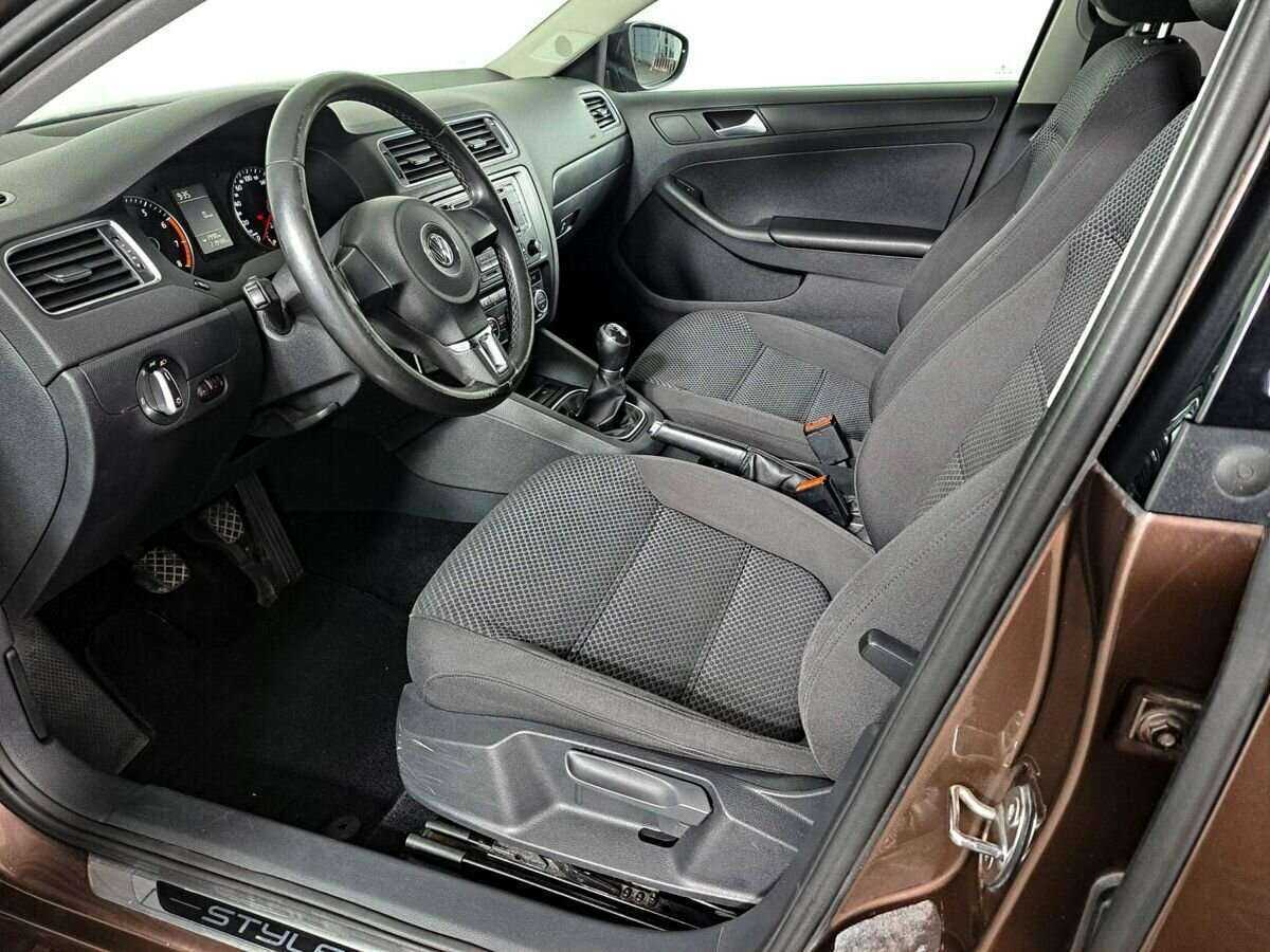 Купить Volkswagen Jetta с пробегом. Фото: #13