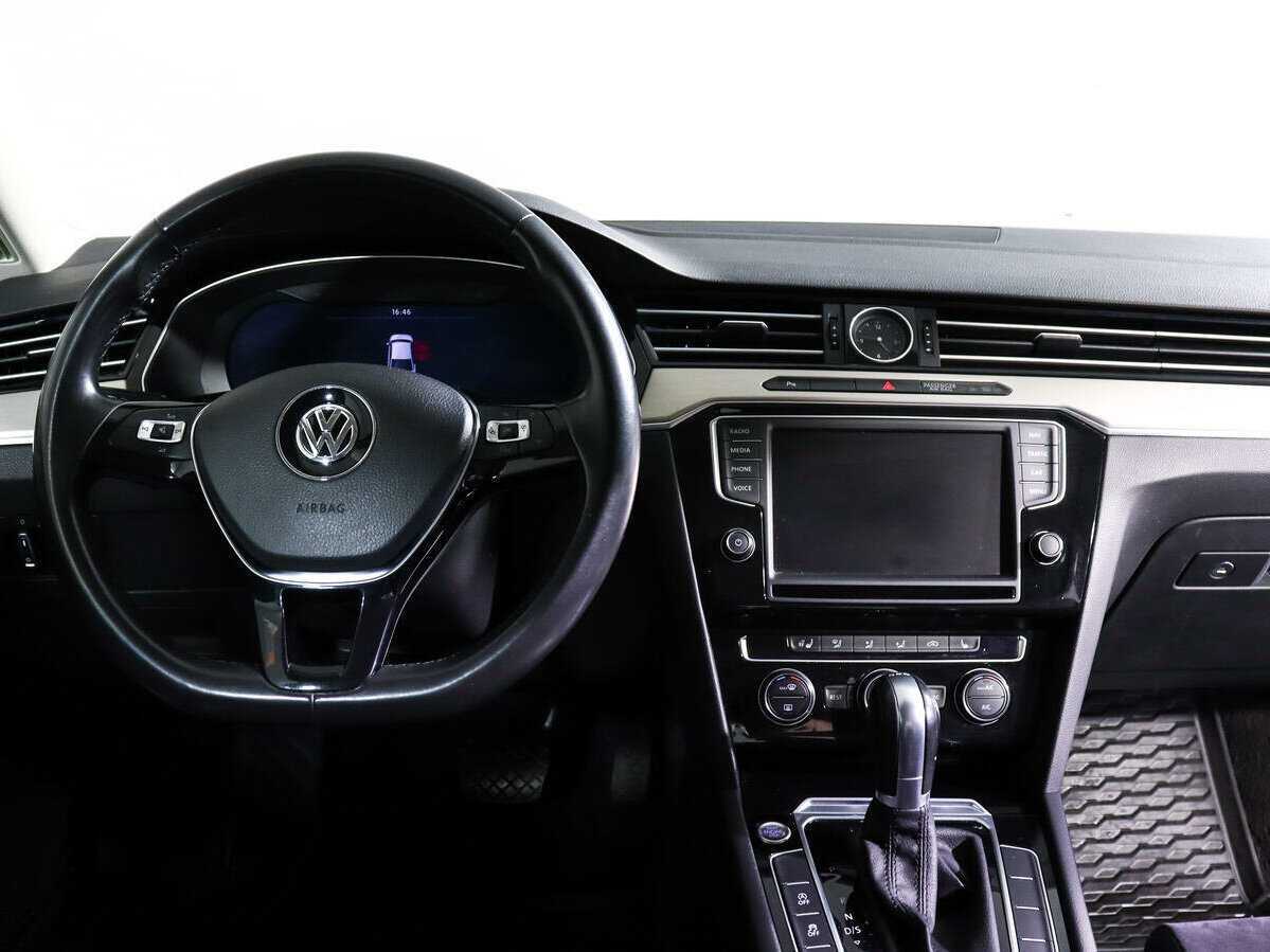Купить Volkswagen Passat с пробегом. Фото: #9