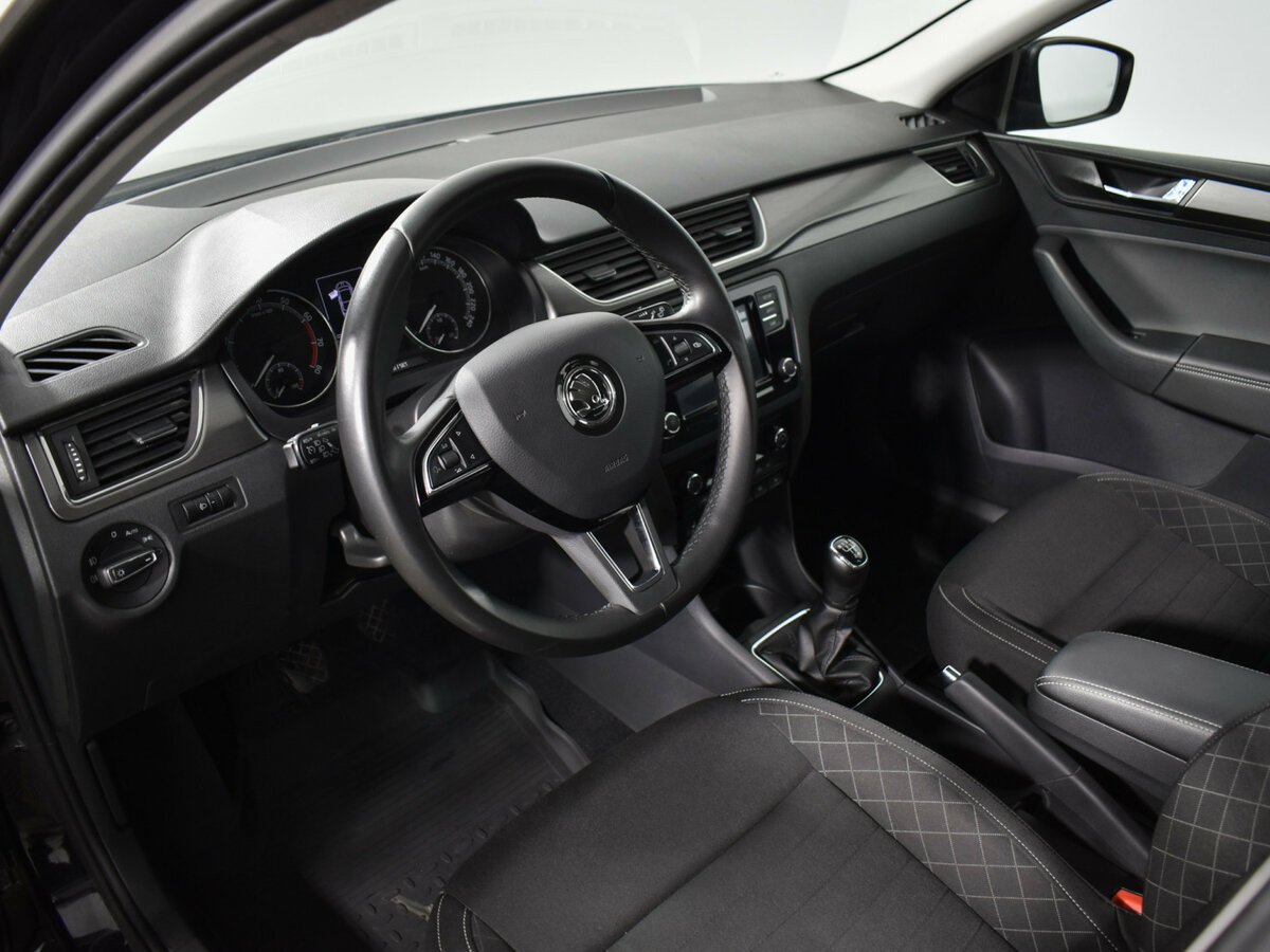 Купить Skoda Rapid с пробегом. Фото: #8