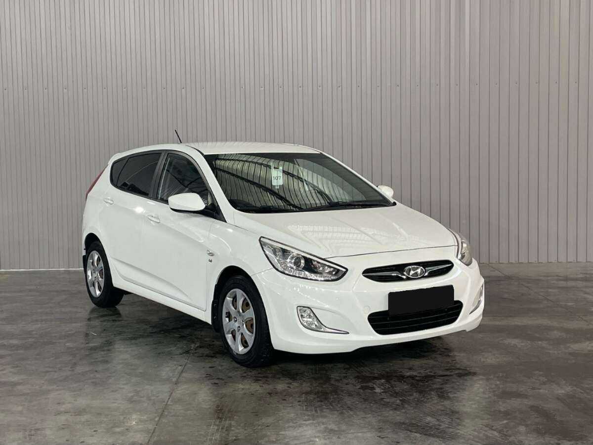 Купить Hyundai Solaris с пробегом. Фото: #2
