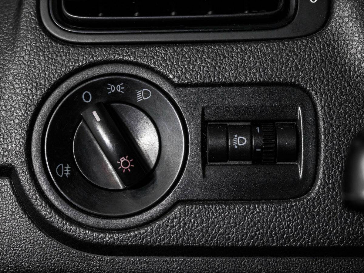 Купить Volkswagen Polo с пробегом. Фото: #11
