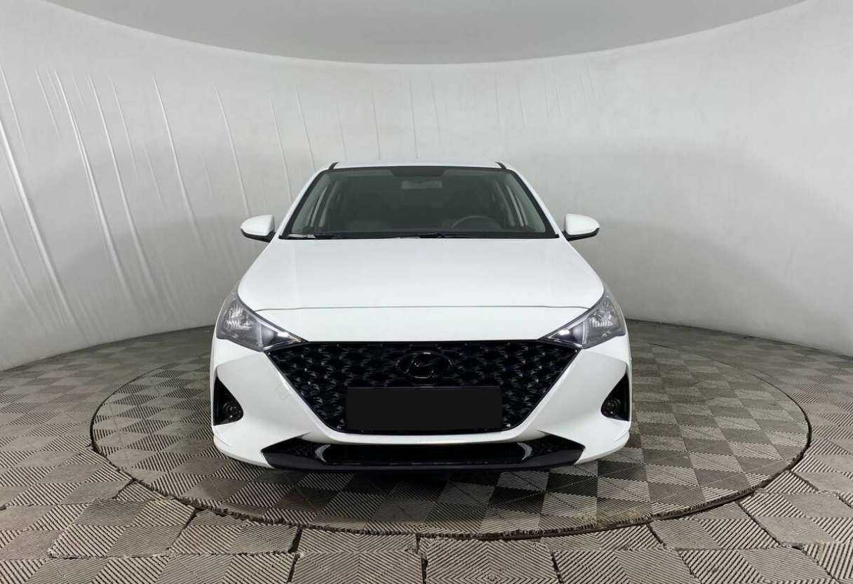 Купить Hyundai Solaris с пробегом. Фото: #1