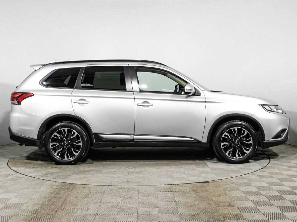 Купить Mitsubishi Outlander с пробегом. Фото: #3