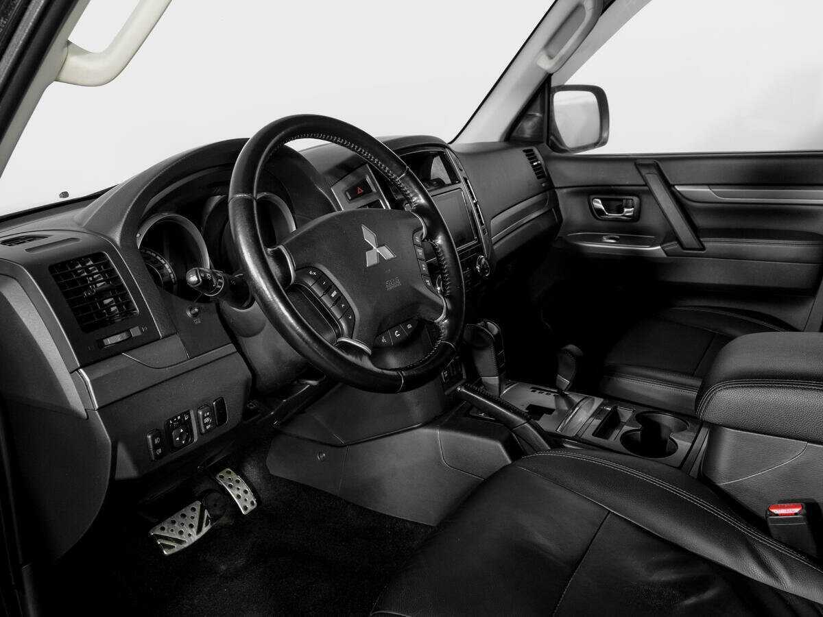 Купить Mitsubishi Pajero с пробегом. Фото: #14