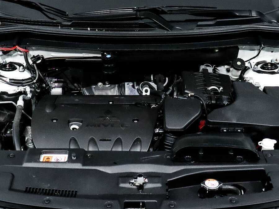 Купить Mitsubishi Outlander с пробегом. Фото: #22