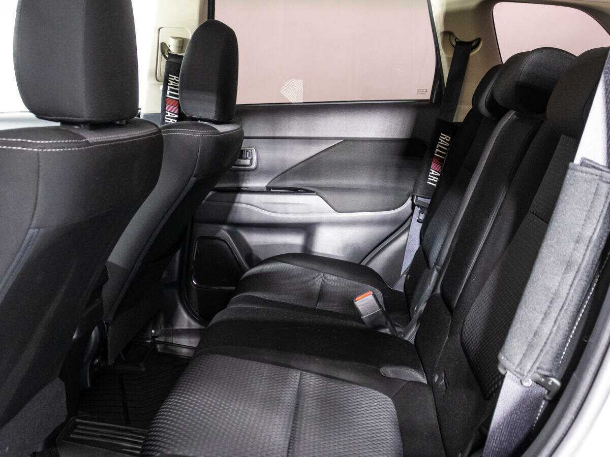 Купить Mitsubishi Outlander с пробегом. Фото: #9