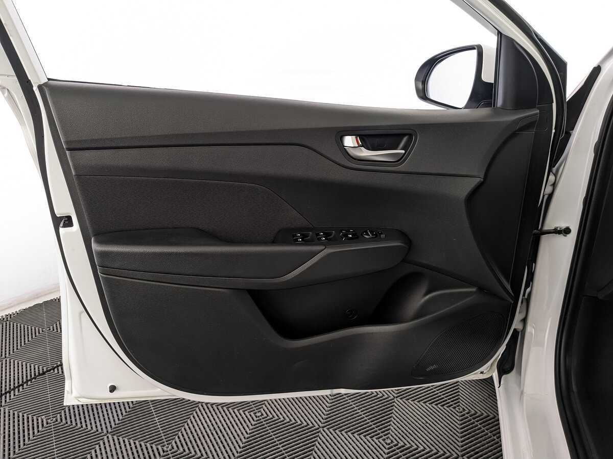 Купить Hyundai Solaris с пробегом. Фото: #14