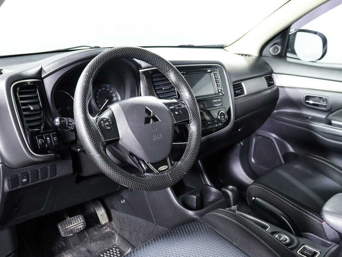 Купить Mitsubishi Outlander с пробегом. Фото: #12